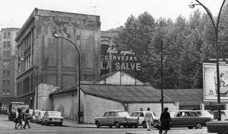 Imagen exterior de la Cervecera de La Casilla, años 70 ARCHIVO MUNICIPAL DE BILBAO - BILBOKO UDAL ARTXIBOA. Fondo La Gaceta del Norte